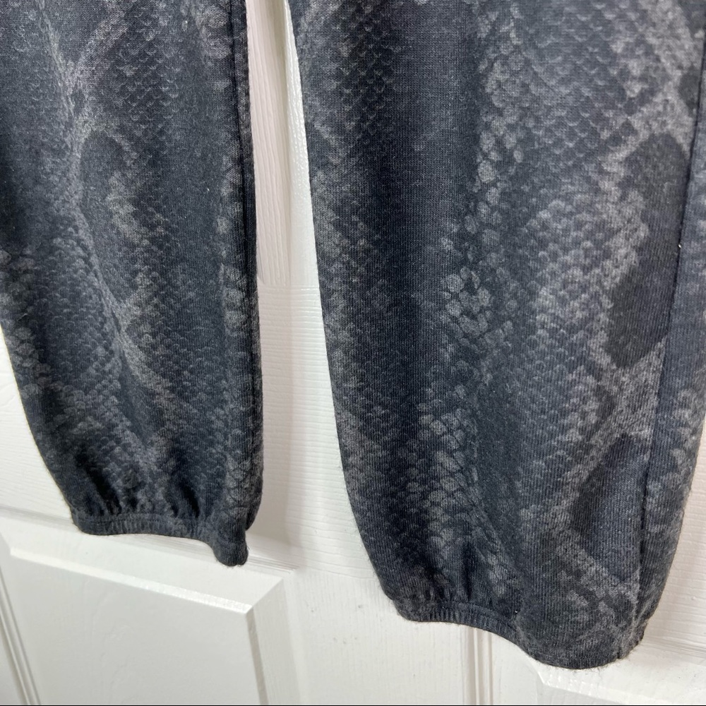 Red Haute Revolve Loungewear Cashmere Snake Print Drawstring Jogger Sweatpants S - Picture 8 of 9